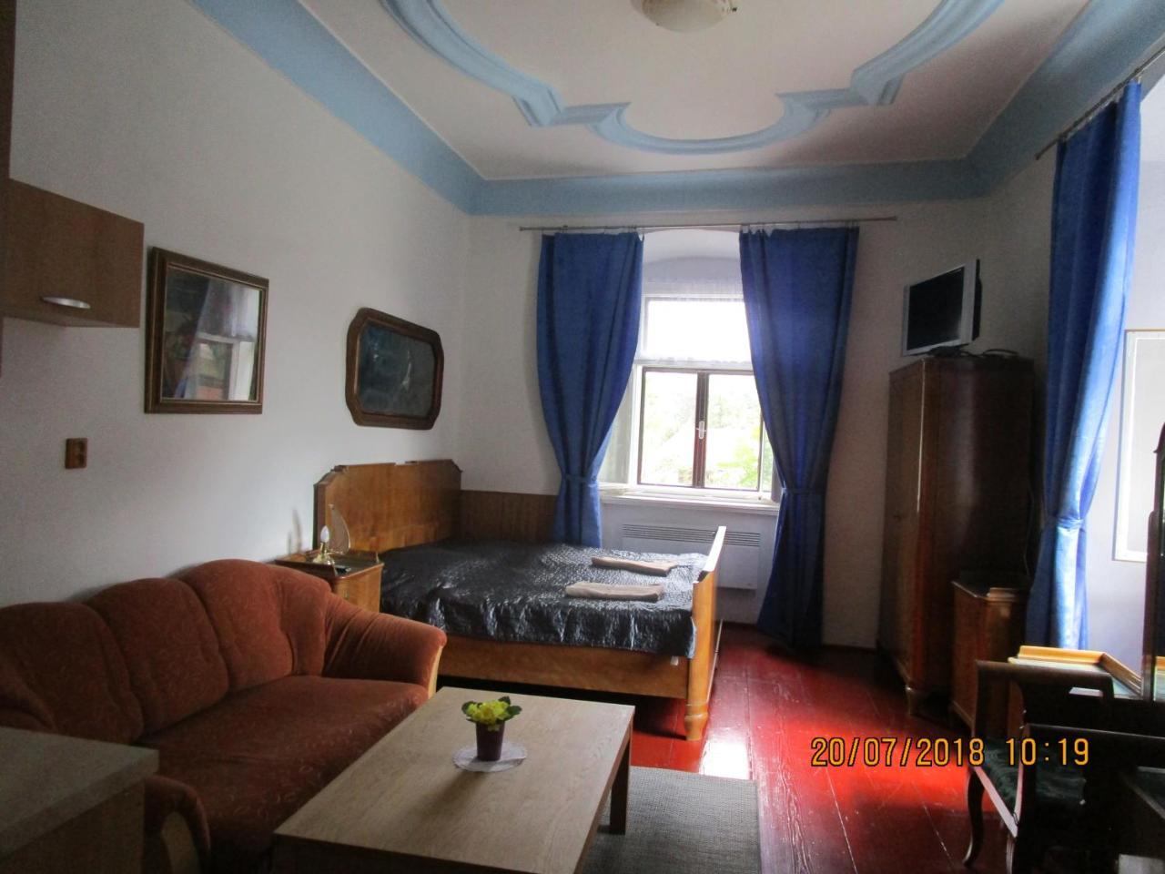Fara Choustnikovo Hradiste Hotell Exteriör bild