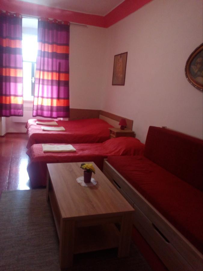 Fara Choustnikovo Hradiste Hotell Exteriör bild